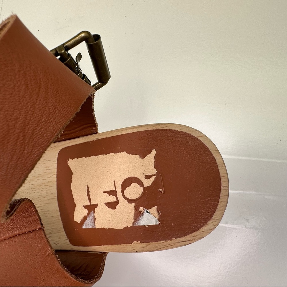 NWOB LOFT Criss Cross Brown Leather Sandals Heels Size 8M - Picture 8 of 8